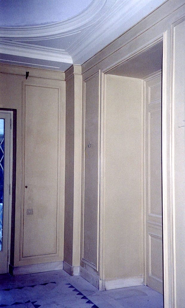 Decoration of interior-private property-Italy 2002